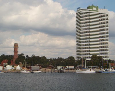 Travemünde - alter Leuchtturm und Hotel Maritim