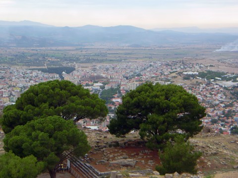 Platz des Zeus Altar