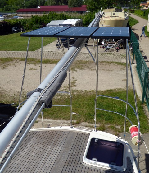 Geräteträger mit Solarmodulen