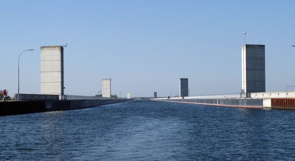 Mittellandkanal über der Elbe